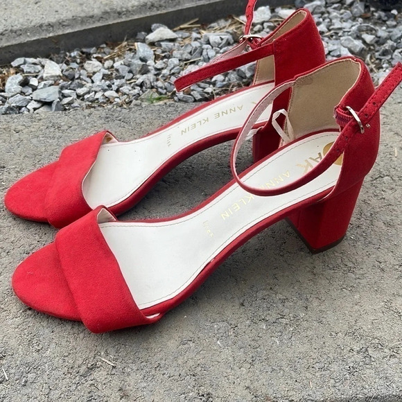 Ak Anne Klein Iflex Red Suede Heels Like New - Picture 3 of 8
